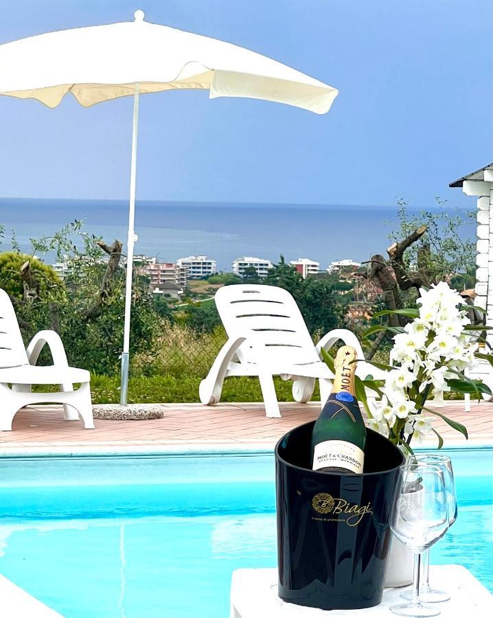 Vigneto - Italian Restaurant & B&B Villa Rosa Di Martinsicuro Екстер'єр фото