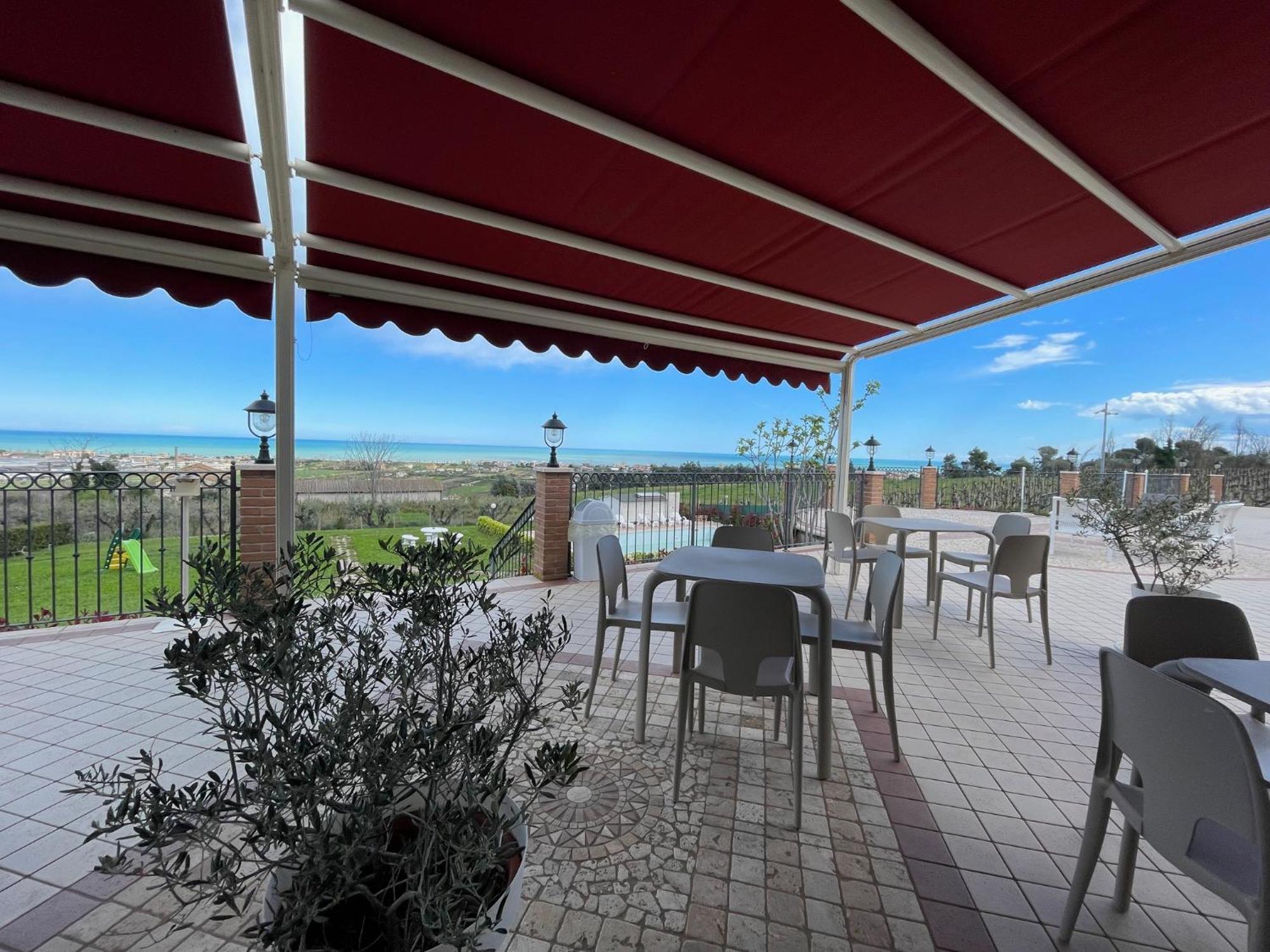 Vigneto - Italian Restaurant & B&B Villa Rosa Di Martinsicuro Екстер'єр фото