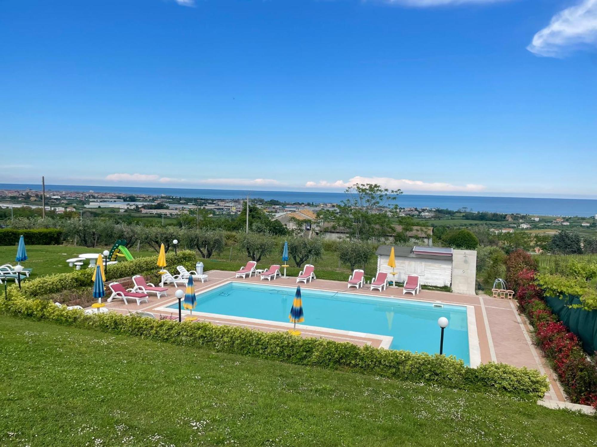 Vigneto - Italian Restaurant & B&B Villa Rosa Di Martinsicuro Екстер'єр фото