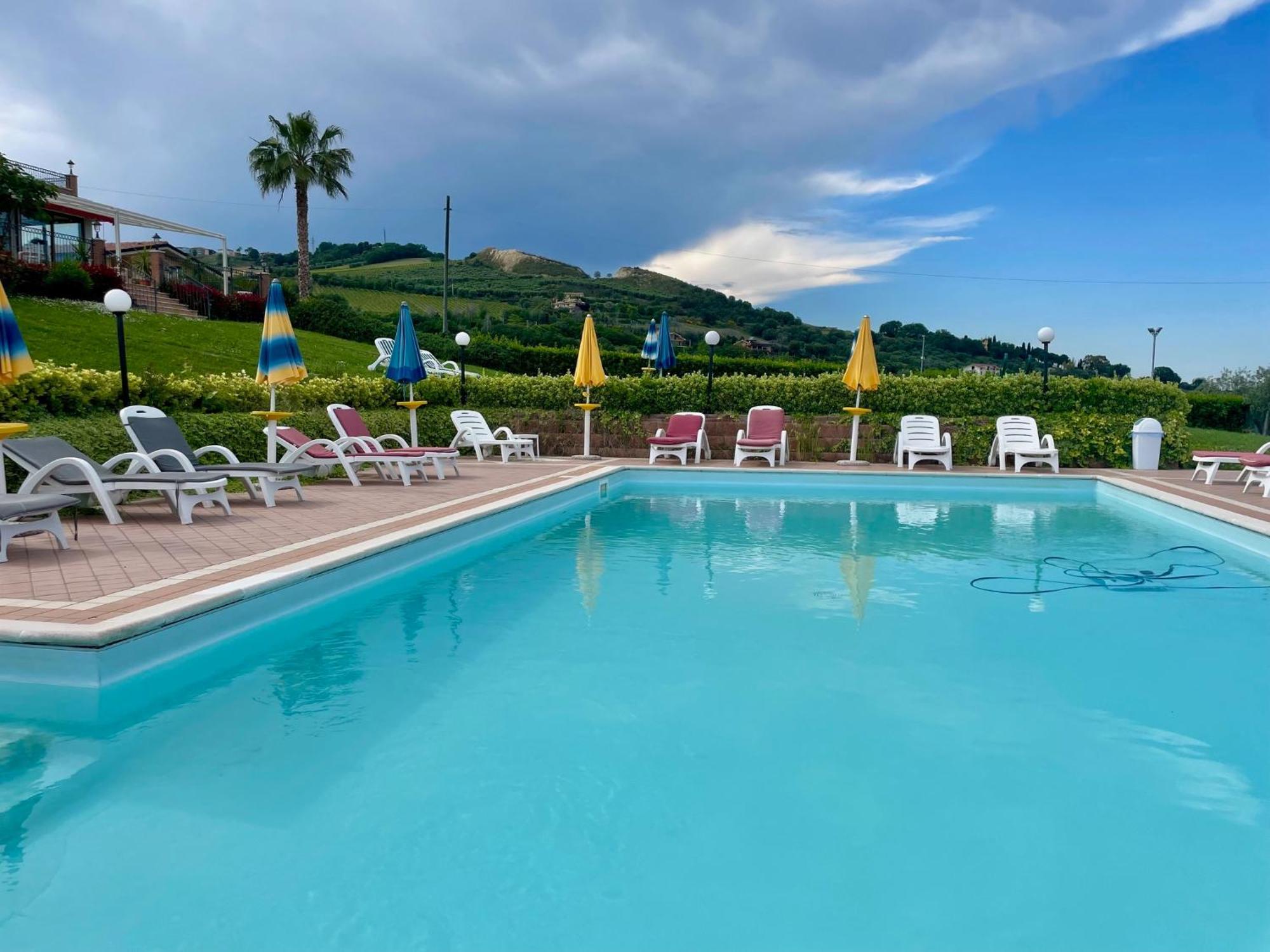 Vigneto - Italian Restaurant & B&B Villa Rosa Di Martinsicuro Екстер'єр фото